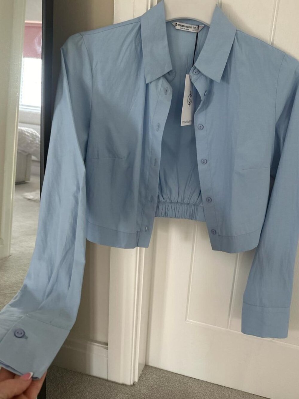 Stradivarius light blue collar button down crop top
